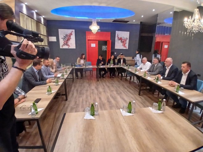 SNDS IZOSTAVLJEN IZ PLANOVA: Ko će prihvatiti platformu „srpske trojke“ za prevazilaženje krize u BiH?