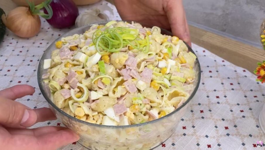 USKRŠNJA SALATA: Brzo se priprema, a preukusna je (RECEPT)