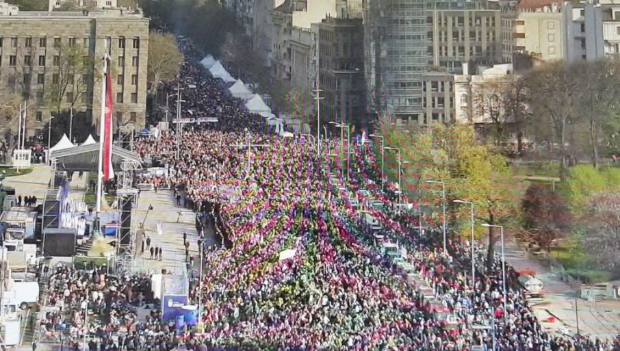 МОРЕ НАРОДА У ЦЕНТРУ БЕОГРАДА: Хиљаде људи на свенародном сабору (ФОТО/ВИДЕО)