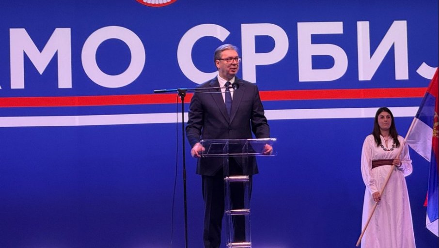 ВУЧИЋ ПРЕД ХИЉАДАМА ЉУДИ У БЕОГРАДУ: Часна Србија неће више да трпи зулум, нема више страха! (ВИДЕО)