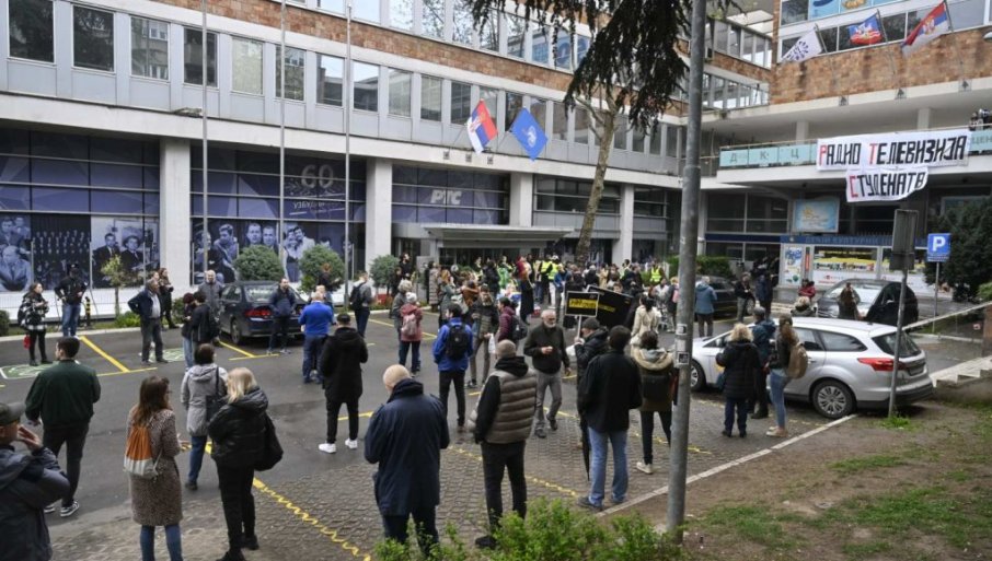 PLANIRAJU TERORIZAM I NA VELIKI PETAK: Blokaderi i na praznik nastavljaju blokadu RTS-a