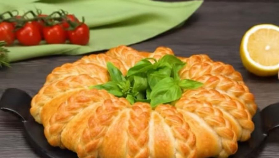 VASKRŠNJI VIJENAC OD LISNATOG TIJESTA: Pravi se očas posla, a ukus je fantastičan (VIDEO)