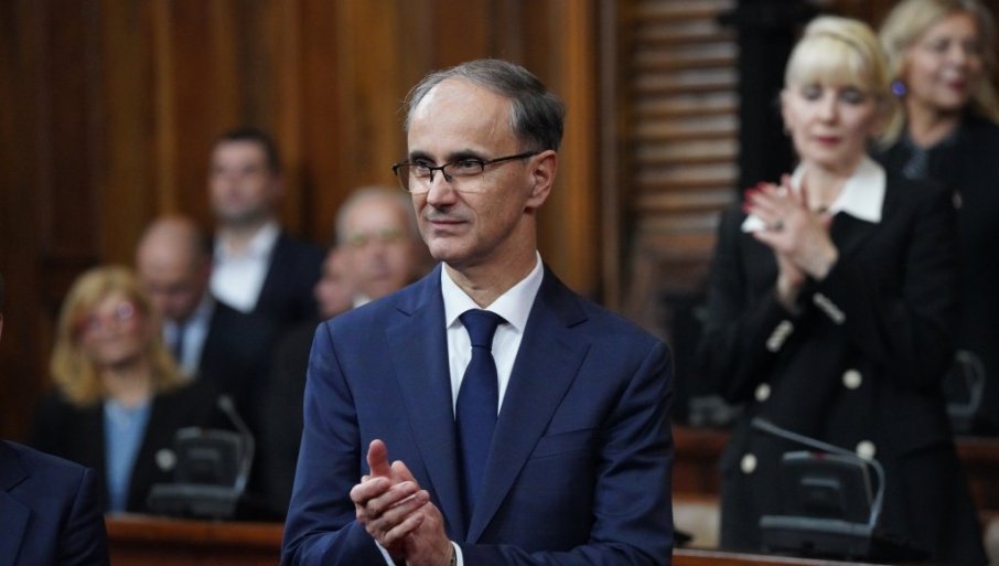 ИЗАБРАНА НОВА ВЛАДА У СРБИЈИ: Чланови владе Ђура Мацута положили заклетву пред посланицима скупштине Србије