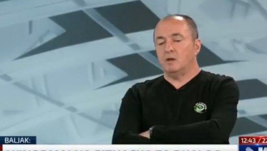 ПРОФЕСОР БЛОКАДЕР НАПАО ПАТРИЈАРХА И ПУТИНА: „Прозива нас да спроводимо обојену револуцију док сједи са Путином који је демон!“