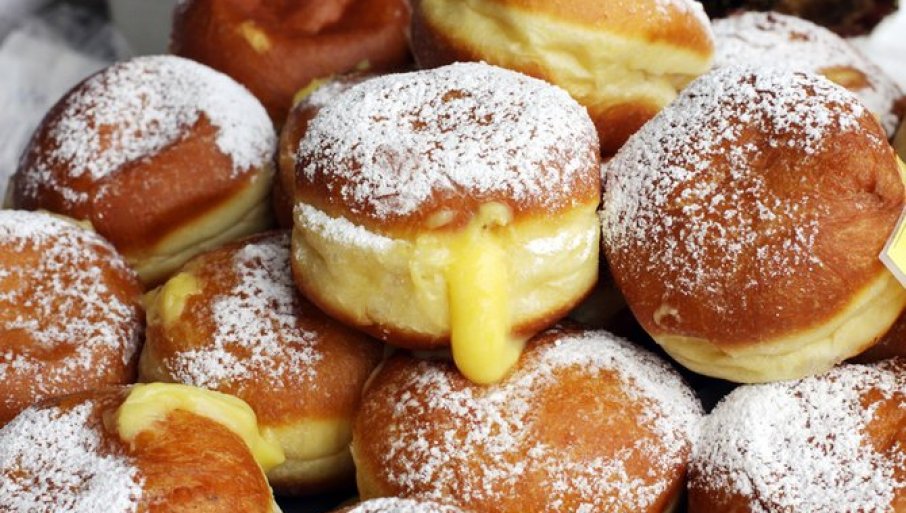 KROFNE PUNJENE KREMOM OD VANILIJE: Mekane su i preukusne (RECEPT)