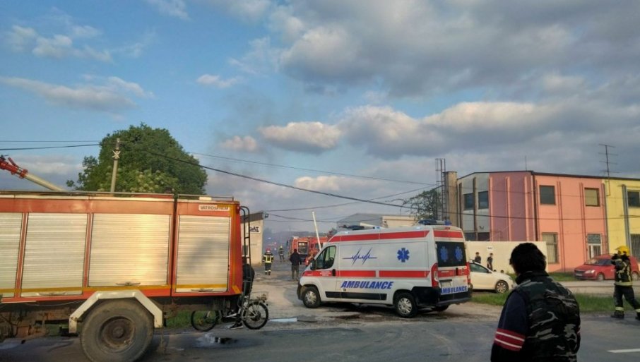 POŽAR U NOVOM SADU: Vatru gasili i stanovnici i radnici firme