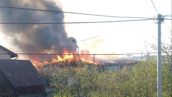 OGROMAN POŽAR U ŽIVINICAMA: Gori firma, vatrogasci iz tri grada na terenu (FOTO)