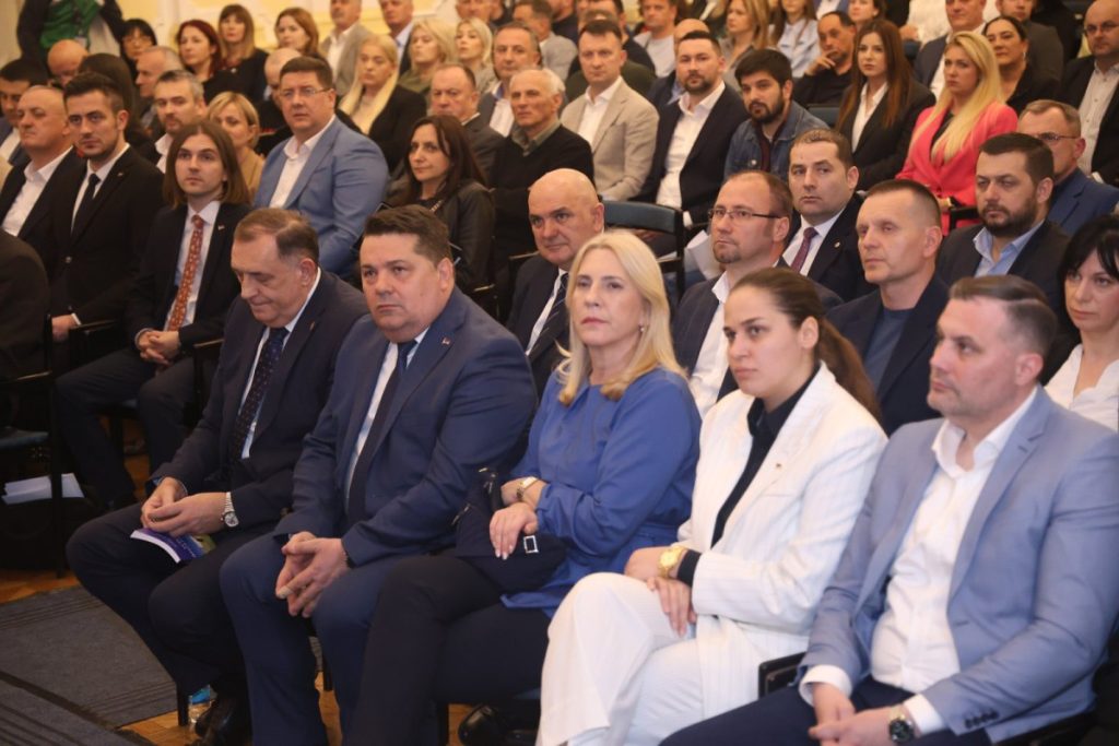 У БАЊАЛУЦИ ЗАВРШНА ЈАВНА РАСПРАВА О НАЦРТУ НОВОГ УСТАВА: Присуствују званичници Српске