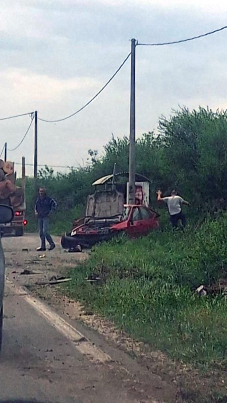 ПОГИНУЛЕ ДВИЈЕ ОСОБЕ: Детаљи тешке саобраћајне несреће код Брчког, огласила се полиција