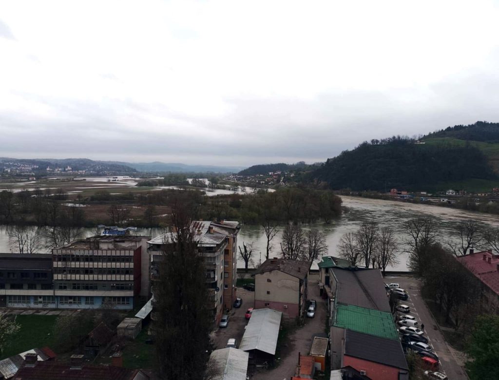 UNA I SANA SE POVUKLE U KORITA: Đaci ponovo u školskim klupama