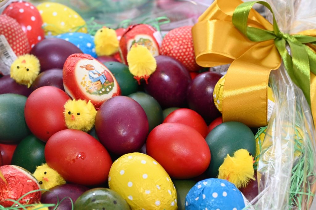 КАД СЕ СТВАРНО ШАРАЈУ ВАСКРШЊА ЈАЈА? Свештеник дао одговор који ће многе изненадити