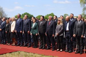 DODIK: DVOGODIŠNJE DIJETE SU UBACILI U DŽAK SA MAČKOM I BACILI U SMRT: Donja Gradina – Dan sjećanja na žrtve genocida nad Srbima, Jevrejima i Romima u NDH
