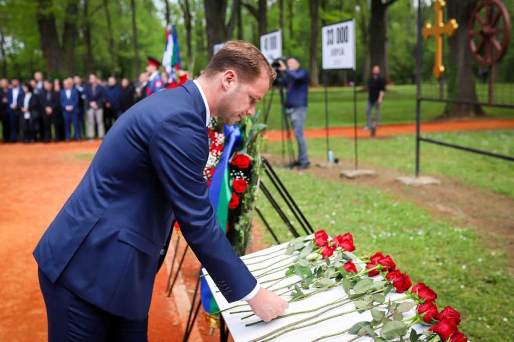 STANIVUKOVIĆ SE POKLONIO JASENOVAČKIM ŽRTVAMA U DONJOJ GRADINI: Za Srbe nema veće svetinje, mjesto tuge i vječne opomene