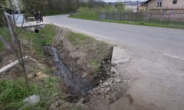 LAKTAŠI OBAVIJENI TUGOM: Preminuo i treći mladić koji je teško povrijeđen u stravičnoj nesreći