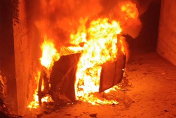 ВОЗАЧ СЕ ЗАБИО АУТОМОБИЛОМ У БЕТОНСКУ ОГРАДУ: Стравична саобраћајна несрећа у Макарској (ФОТО)