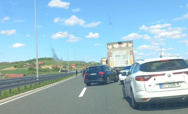 ПОГИНУЛЕ ТРИ ОСОБЕ: Стравична саобраћајна несрећа на ауто-путу Бањалука-Прњавор