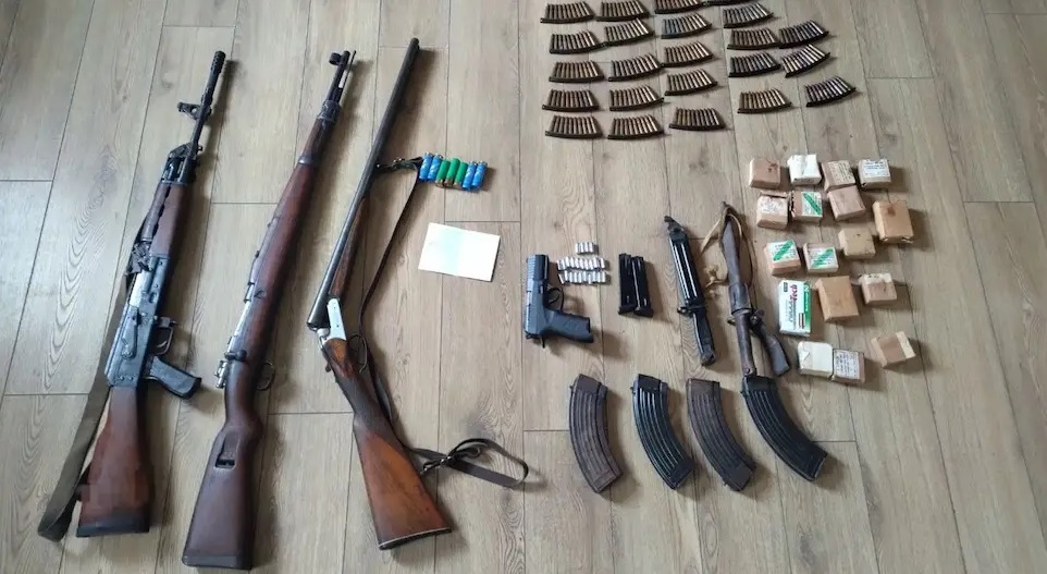 POLICIJA IMALA PUNE RUKE POSLA: Supruga muža prijavila za nasilje, u kući mu pronađeno oružje