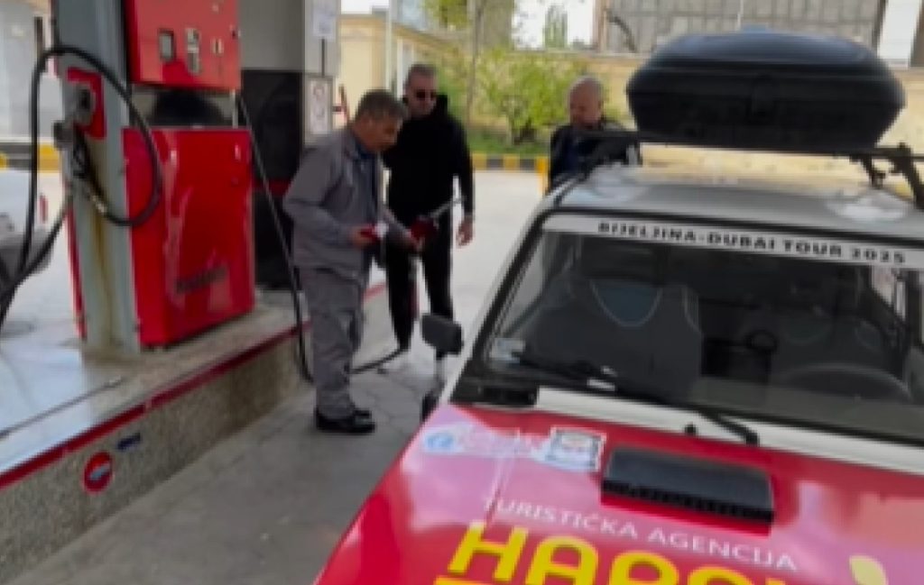 PUTUJU PANDOM STAROM 20 GODINA I SKUPLJAJU NOVAC ZA LIJEČENJE ANE GOLE: Tri momka iz Bijeljine stigli do Irana (VIDEO)