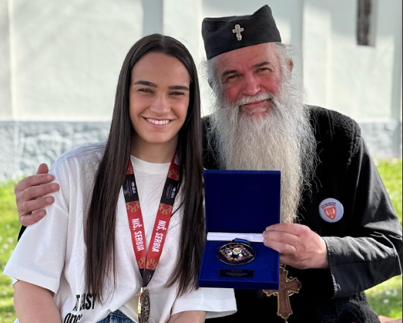 „КРОЗ СВАКИ КОРАК У БОКСУ ВОДИЛА МЕ ВЈЕРА У БОГА“: Српска шампионка Сара Ћирковић честитала Васкрс (ФОТО)