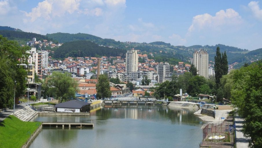 INCIDENT U ŠKOLI U UŽICU: Policajka naredila učenici da se skine do gole kože