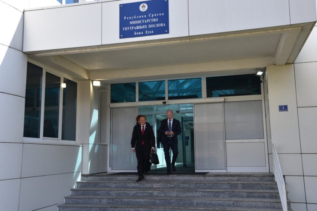 „NAJBITNIJE JE DA BEZBJEDNOSNA SITUACIJA STABILNA“ Američki istražilac sa direktorom policije RS – Zadovoljni smo saradnjom u istrazi o novcu USAID-a u BiH