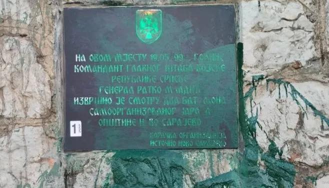 VANDALI OPET PROVOCIRAJU: Spomen-ploča na Vracama ponovo oštećena (FOTO)