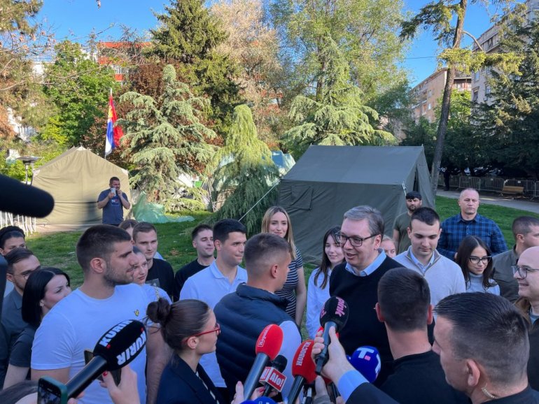 „НИКАДА СИЛЕЏИЈСТВО И НАСИЉЕ НЕЋЕ БИТИ НОРМАЛНОСТ У СРБИЈИ“: Вучић послао јасне поруке студентима који желе да уче (ВИДЕО)