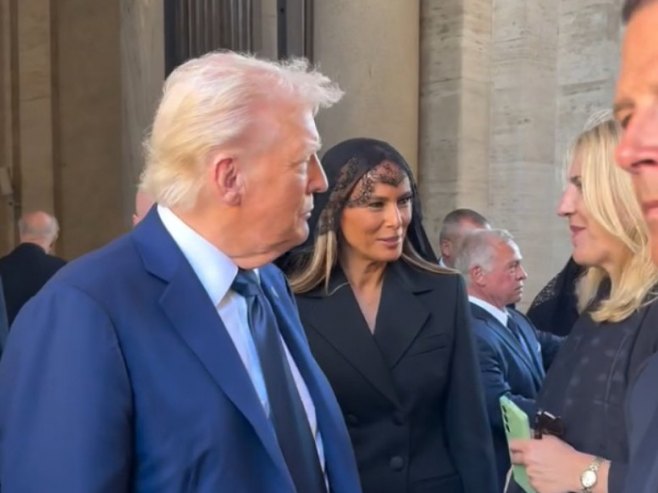 ОСПОРАВАЊЕ ФЕДЕРАЛНИХ МЕДИЈА ДЕМАНТОВАНО: Цвијановићева са Трампом и Меланијом (ФОТО)
