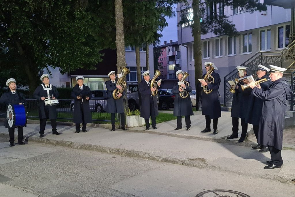 JEDINI GRAD U SRPSKOJ, KOJI ČUVA OVU TRADICIJU: Truba jutros probudila Doboj (VIDEO)