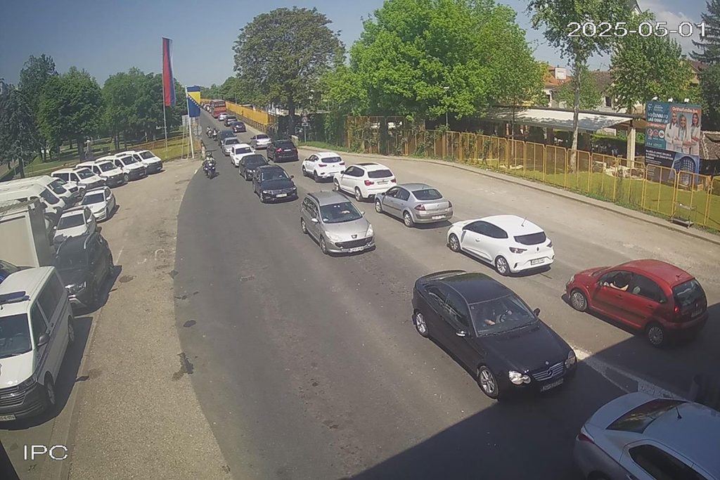 TOTALNI KOLAPS NA GRANIČNIM PRELAZIMA: Pogledjate koliko se dugo čeka