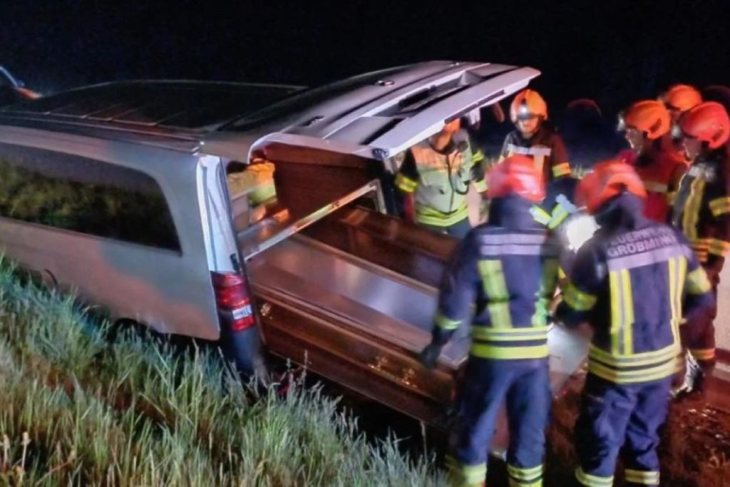ТЕЖАК УДЕС У АУСТРИЈИ: У несрећи учествовало погребно возило из БиХ