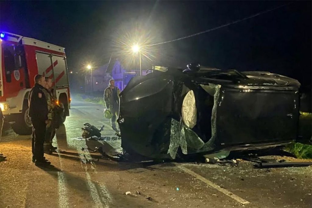 ТЕЖАК УДЕС КОД ПРИЈЕДОРА: Слетио BMW, двије особе превезене на УКЦ