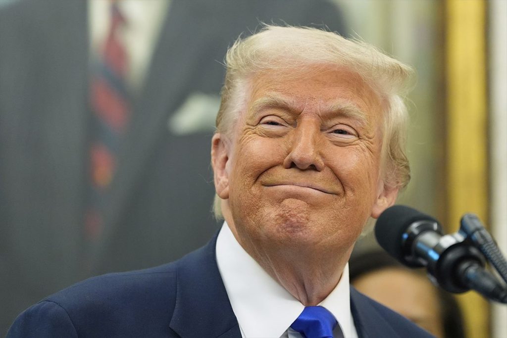 TRAMP DOBITNIK FIFINE NAGRADE ZA MIR: Predsjednik Amerike dobio medalju