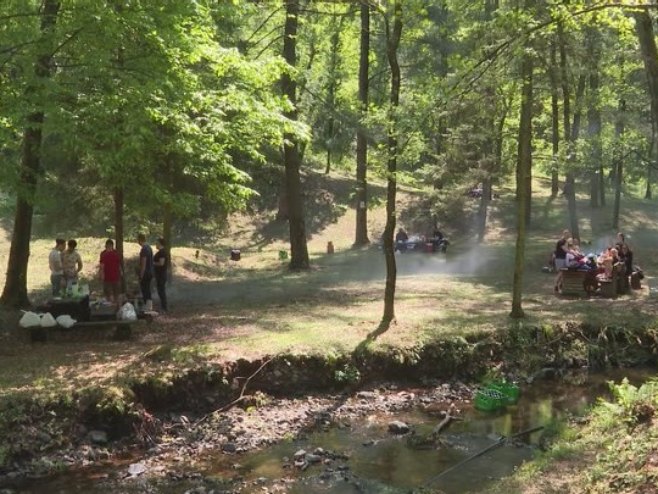 PROSLAVA 1. MAJA U SRPSKOJ: Evo ko je ispoštovao običaje stare Juge, a ko je pokazao vještine u sportskim igrama