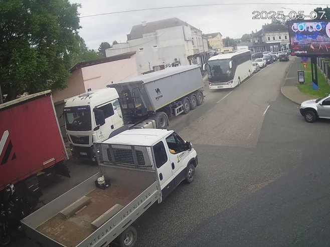 STANJE NA GRANICAMA: Kolone u Gradišci, evo koliko se čeka