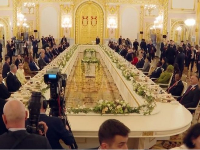 SVEČANA VEČERA ZA SVJETSKE LIDERE: Putin nazdravio za pobjedu, mir i blagostanje