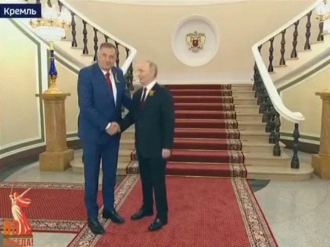 DODIK I CVIJANOVIĆ MEĐU PRVIMA STIGLI U KREMLJ: Zajedno sa svjetskim liderima izašli na Crveni Trg