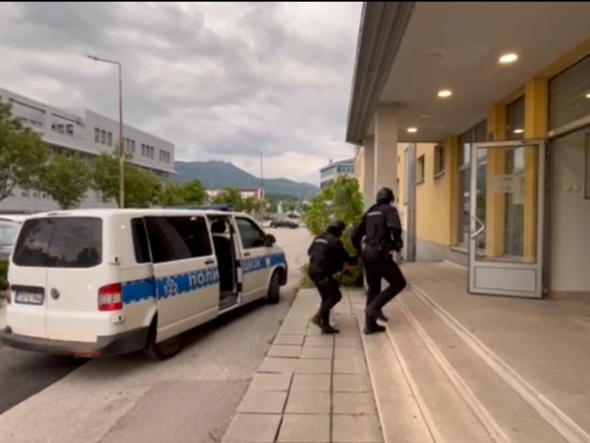 „PAO“ DVOJAC ZBOG SUMNJE NA IZNUDU:  Sarajlije se predstavljali kao Đorđe Ždrale na Viberu, pa prijetili i tražili novac