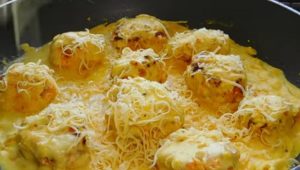 UKUSNIJE OD OVOG NE MOŽE: Zapečene ćufte u bogatom sosu sa sirom (RECEPT)