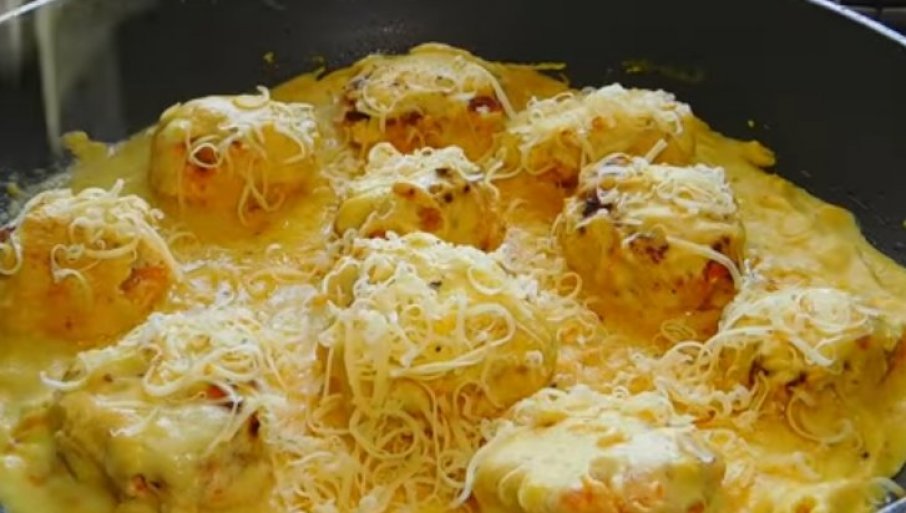 UKUSNIJE OD OVOG NE MOŽE: Zapečene ćufte u bogatom sosu sa sirom (RECEPT)