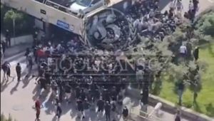 ПРИВЕДЕНО ВИШЕ ОД 100 НАВИЈАЧА ХАЈДУКА И ДИНАМА: Тотални хаос на улицама у Сплиту