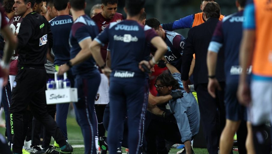 ZABRINJAVAJUĆI PRIZORI IZ ITALIJE: Treneru Torina pozlilo, srušio se pored aut-linije (FOTO)
