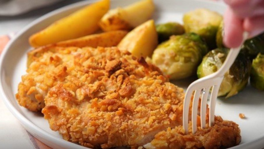 POHOVANA HRSKAVA PILETINA SA KREKERIMA: Ovaj recept morate probati