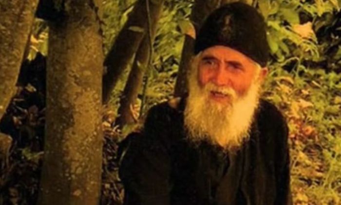 MUDRI SAVJETI OCA PAJSIJA: Kako sa sebe skinuti prokletstvo i nesreću?