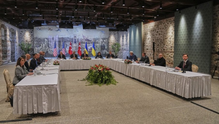 ЗАВРШЕН ТРИЛАТЕРАЛНИ САСТАНАК УКРАЈИНЕ, САД И ТУРСКЕ У ИСТАНБУЛУ: Чека се први сусрет Руса и Украјинаца од 2022. године (ФОТО)