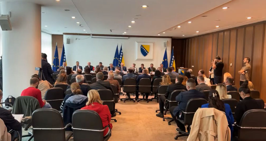 LIDERI OPOZICIJE IZ RS I „TROJKE“ POTPISALI SPORAZUM: Poznat sadržaj „Platforme za mir, stabilizaciju, evropsku budućnost i ekonomski napredak BiH“