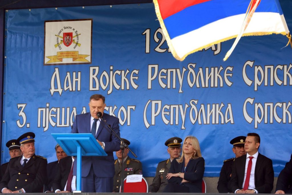 ДОДИК О ЧАСНОЈ И ХРАБРОЈ ВОЈСЦИ РЕПУБЛИКЕ СРПСКЕ: Останите добри браниоци наших традиција (ФОТО)