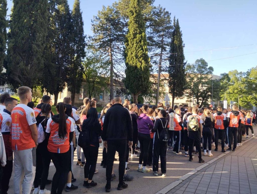 „NAROD SE VRAĆA PRAVIM VRIJEDNOSTIMA“ Do Ostroga krenulo 40 hodočasnika iz Bileće