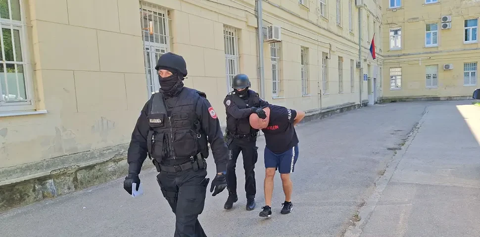 „OJADIO“ VLASNICU ZA 300.000 KM: Muškarac koji je opljačkao optičarsku radnju predat Tužilaštvu