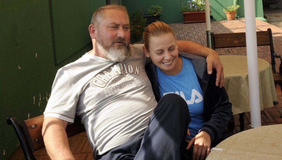 ИЗНЕНАДИЛА СВЕ: Јелена Докић објавила прву фотографију послије смрти оца (ФОТО)